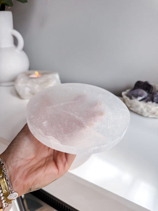 🌙 Selenite Circle Charging Plate – 14 cm – 15 cm